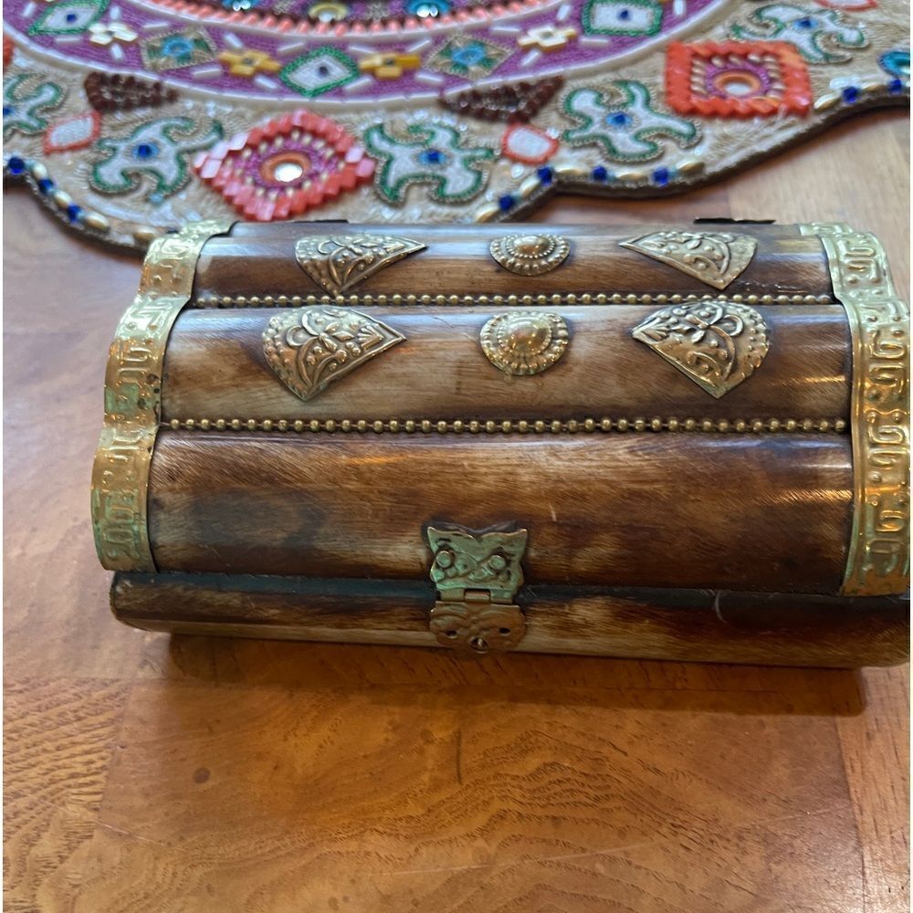 Vintage Horn-Inlay Trinket Box with Brass Accents & Velvet Lining – 6.5”
